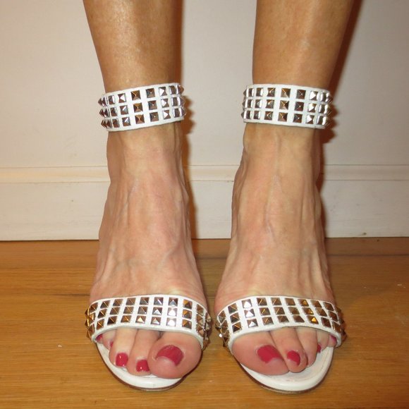 Sexy MANOLO BLAHNIK White Leather Studded Ankle Cuff High Heel Sandals - Picture 2 of 10